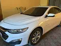 Белый Chevrolet Malibu 2 2023 года, КПП Автомат, в Бухара за 23 500 y.e. id7509425