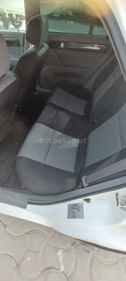 Chevrolet Gentra,  3 позиция
