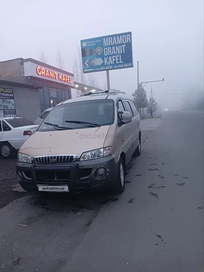 Hyundai Starex
