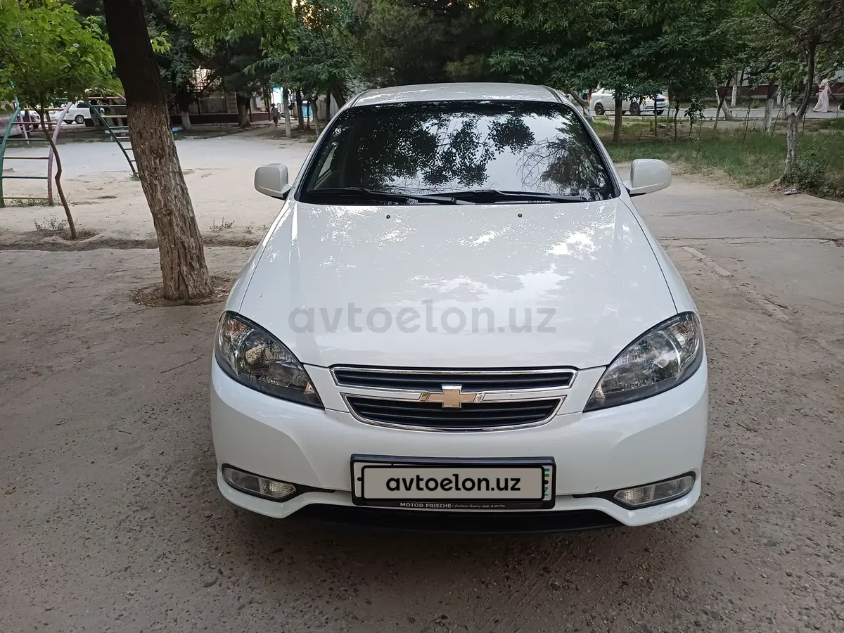 Chevrolet Gentra,  1 позиция Газ-бензин