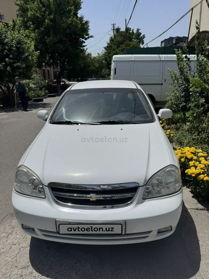 Chevrolet Lacetti,  1 позиция Газ-бензин
