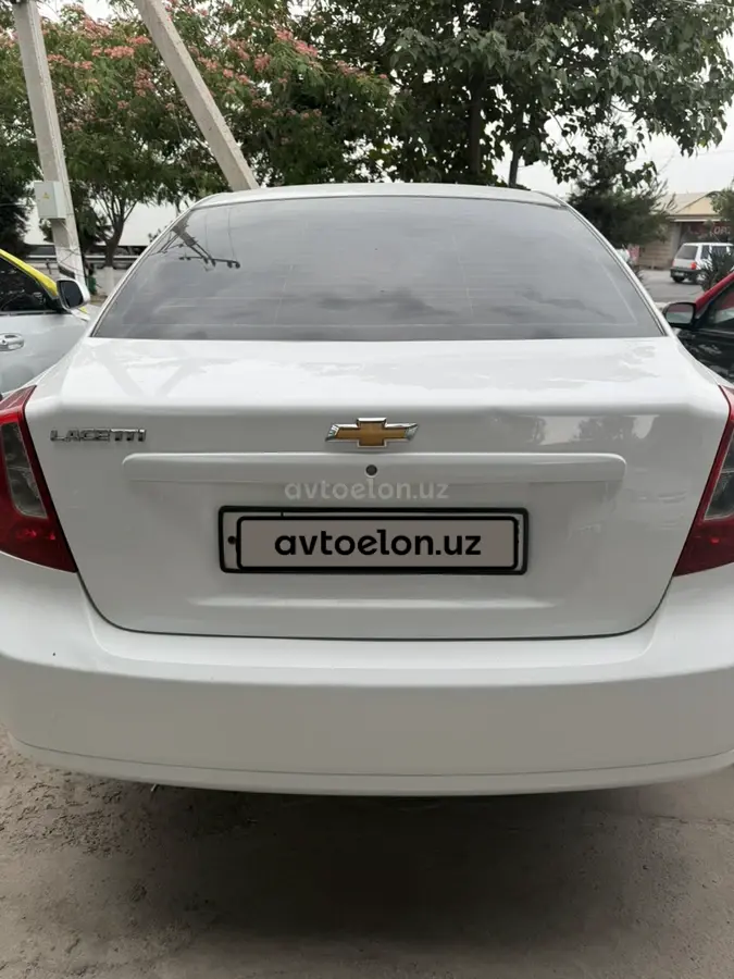 Chevrolet Lacetti,  1 позиция Газ-бензин