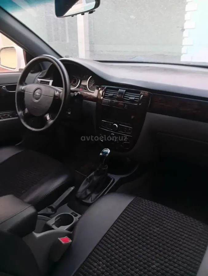Chevrolet Gentra,  1 позиция Газ-бензин
