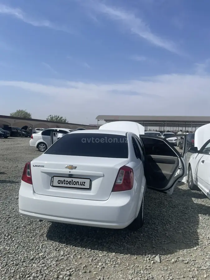 Chevrolet Gentra,  2 позиция