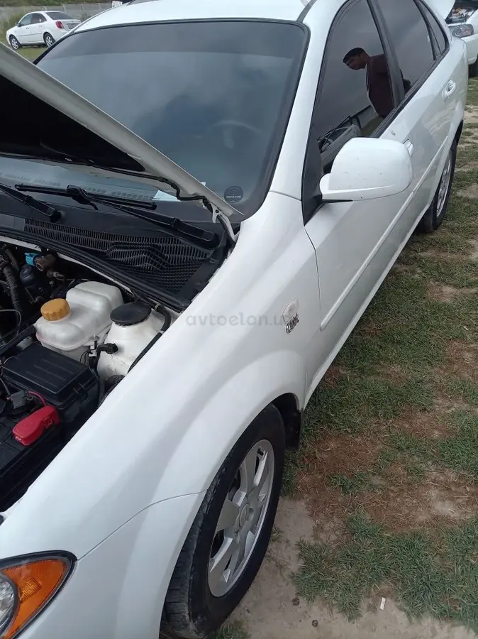 Chevrolet Gentra,  3 позиция