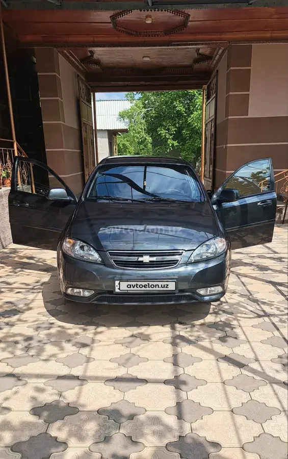 Chevrolet Gentra,  1 позиция Газ-бензин