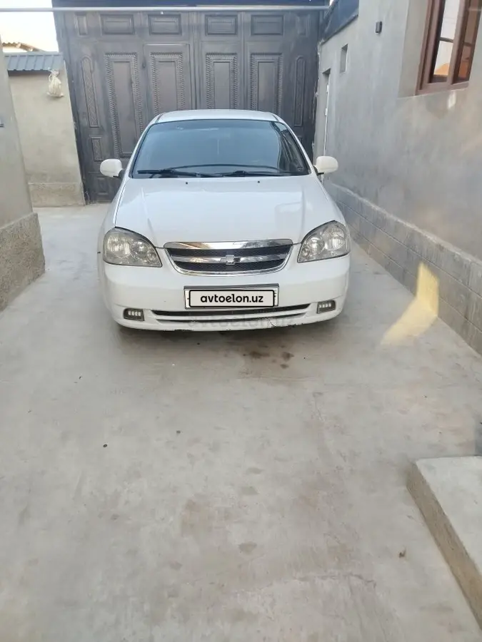 Chevrolet Lacetti,  1 позиция Газ-бензин