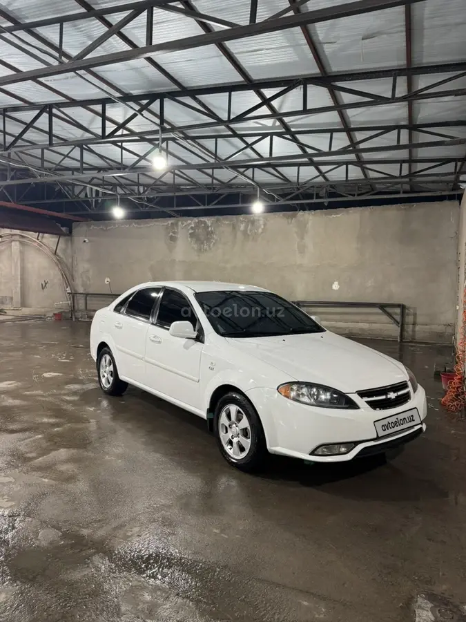 Chevrolet Gentra,  1 позиция Газ-бензин