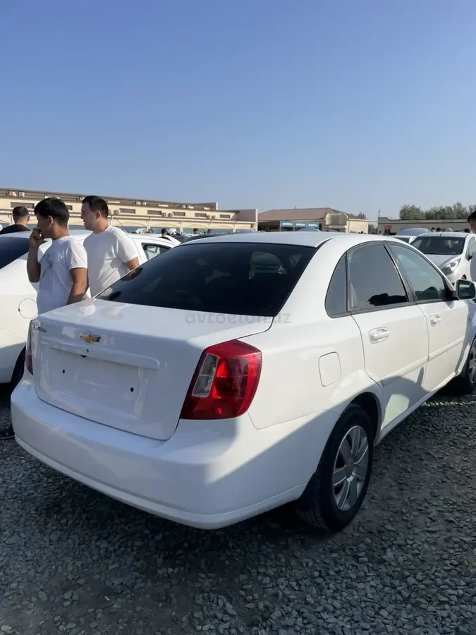 Chevrolet Gentra,  1 позиция Газ-бензин