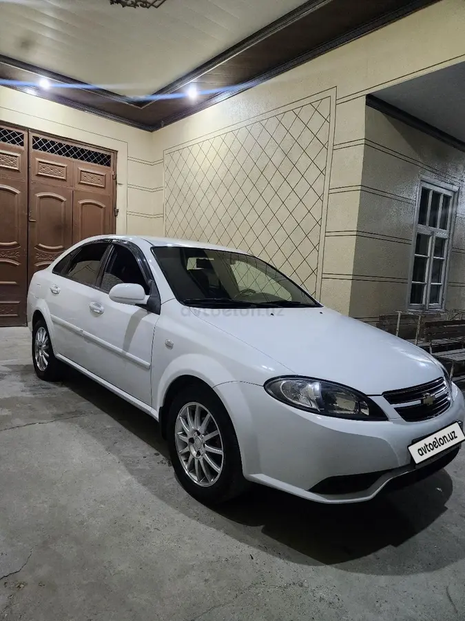 Chevrolet Gentra,  1 позиция Газ-бензин
