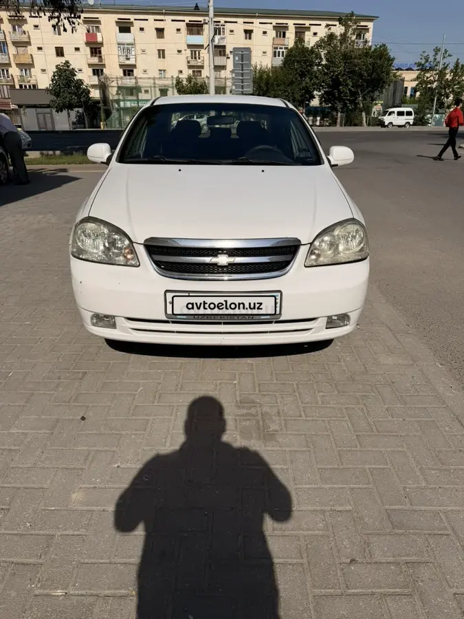 Chevrolet Lacetti,  1 позиция Газ-бензин
