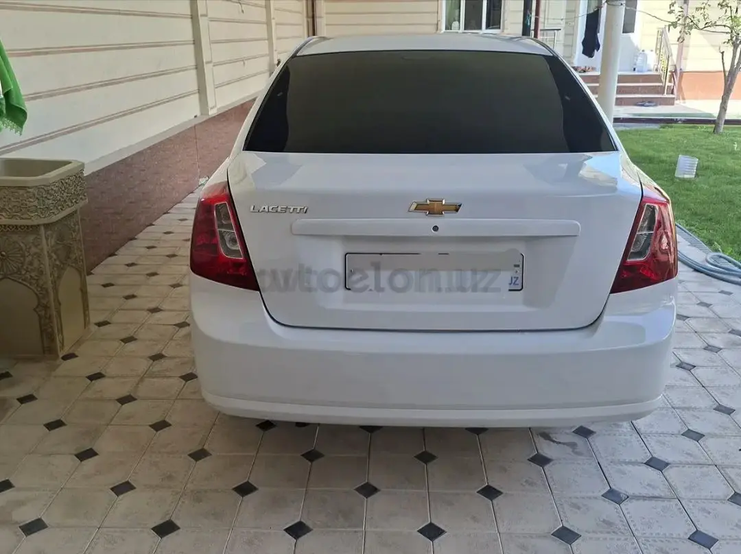 Chevrolet Gentra,  1 позиция Газ-бензин