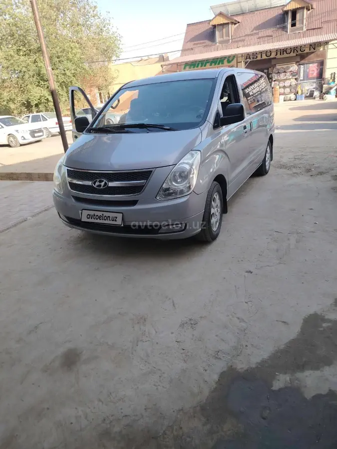 Hyundai Starex