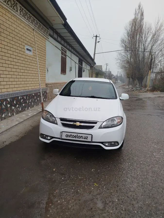 Chevrolet Gentra,  1 позиция Газ-бензин
