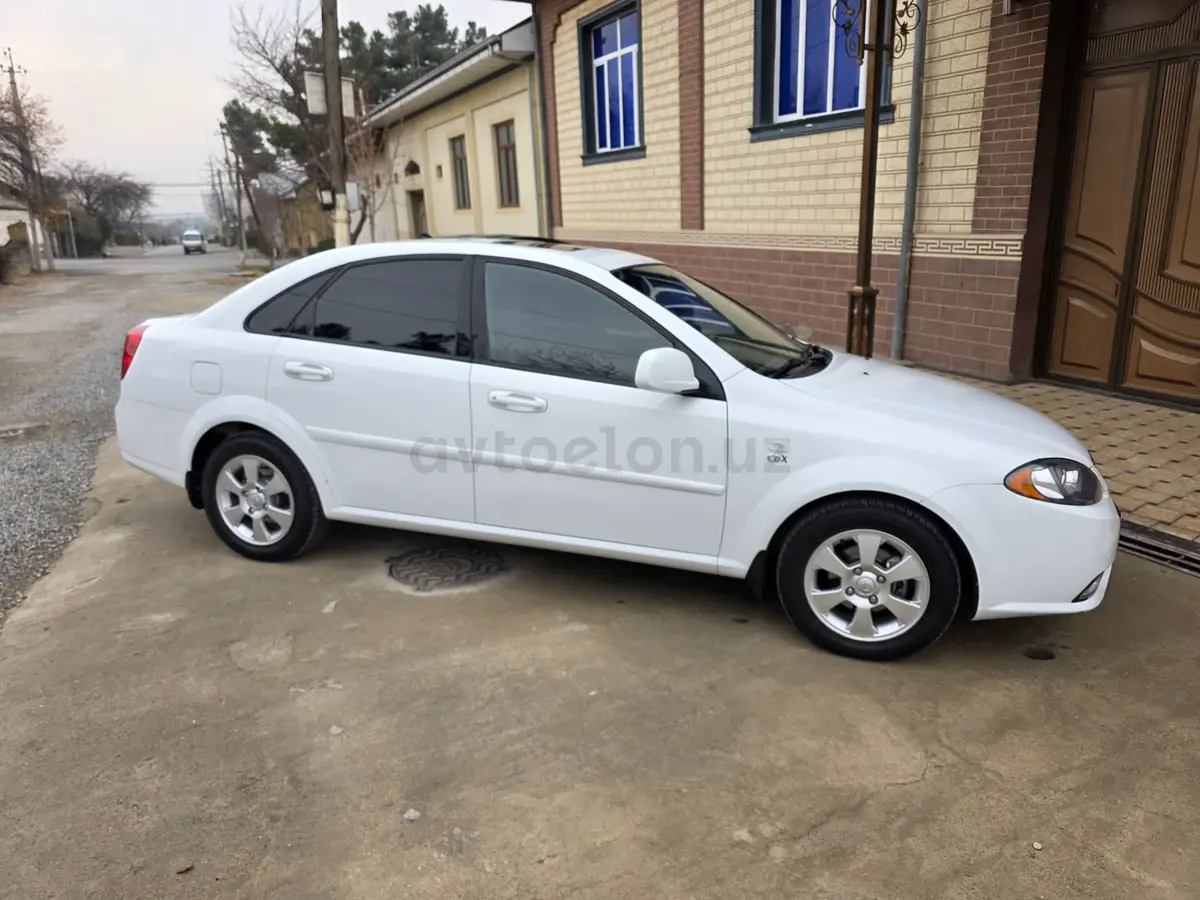 Chevrolet Gentra,  3 позиция