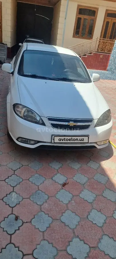 Chevrolet Gentra,  1 позиция Газ-бензин