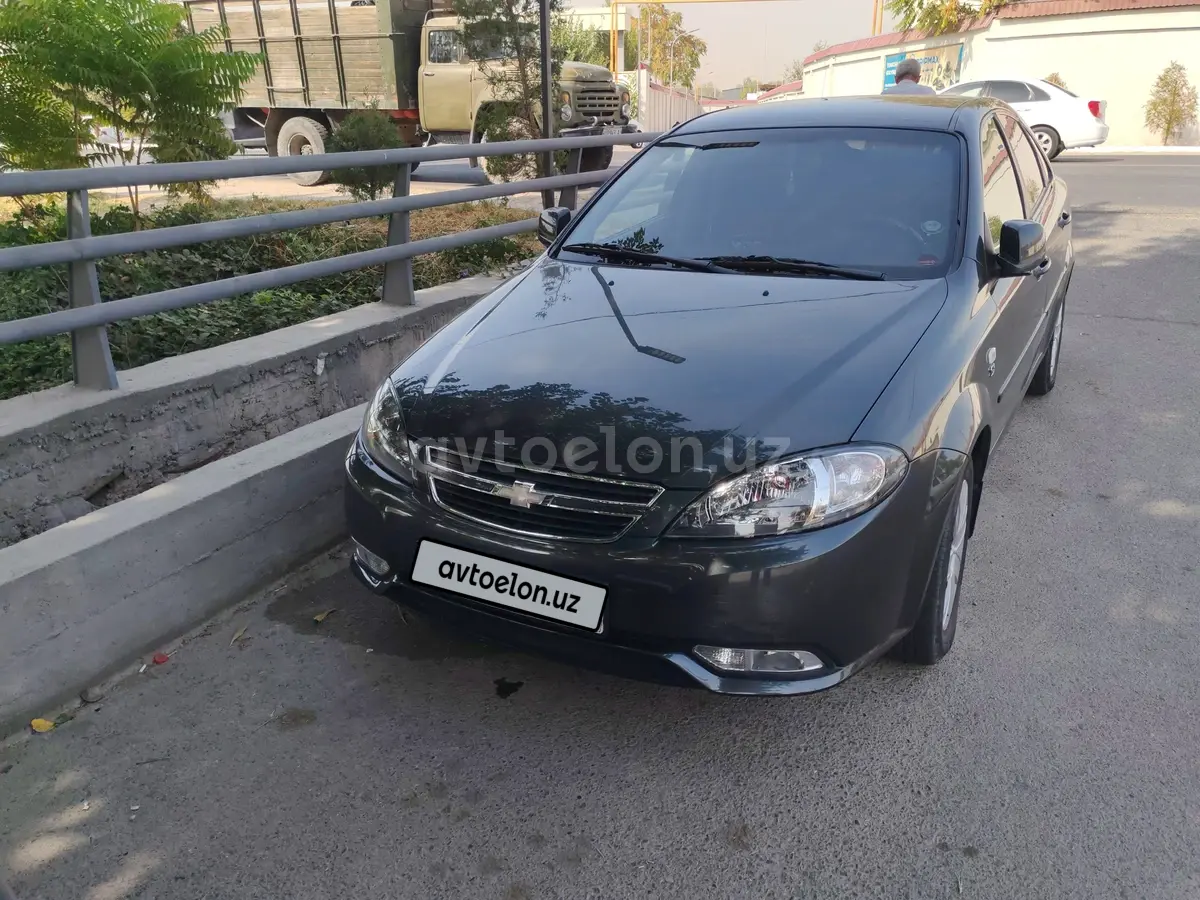 Chevrolet Gentra,  1 позиция Газ-бензин