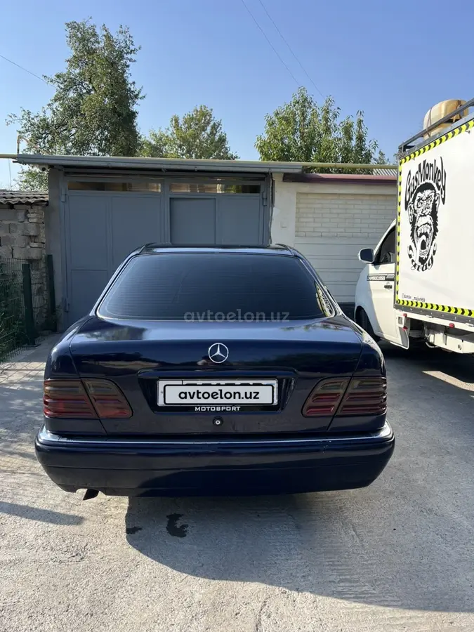 Mercedes-Benz E 200