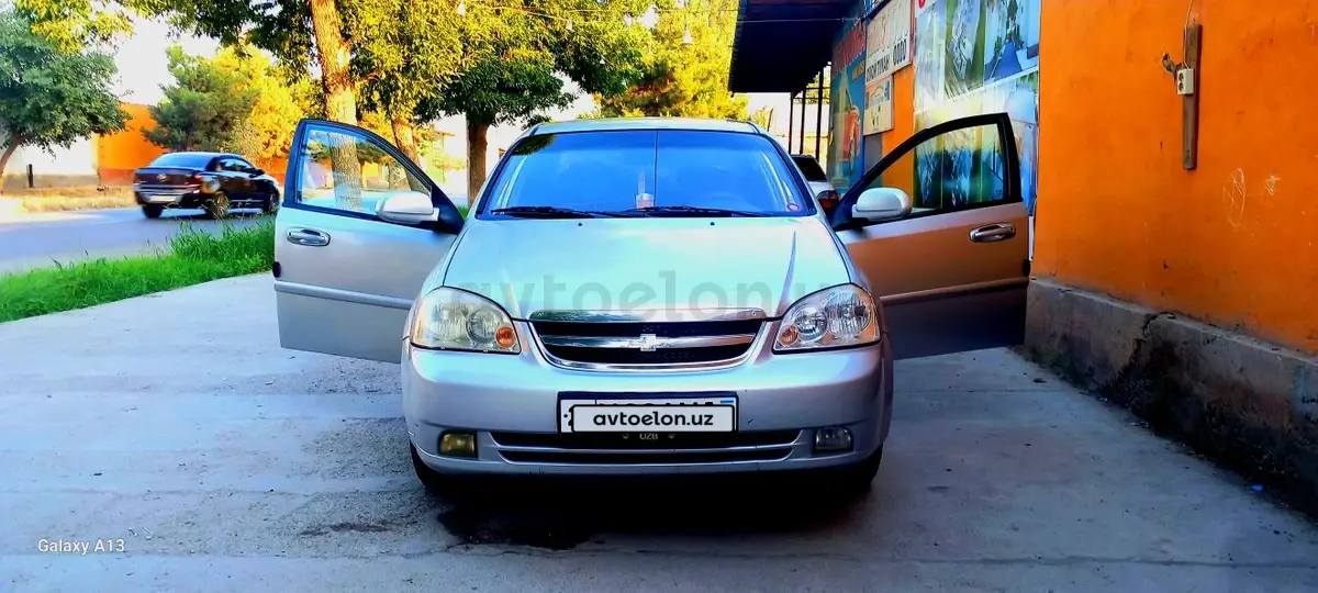 Chevrolet Lacetti,  1 позиция Газ-бензин