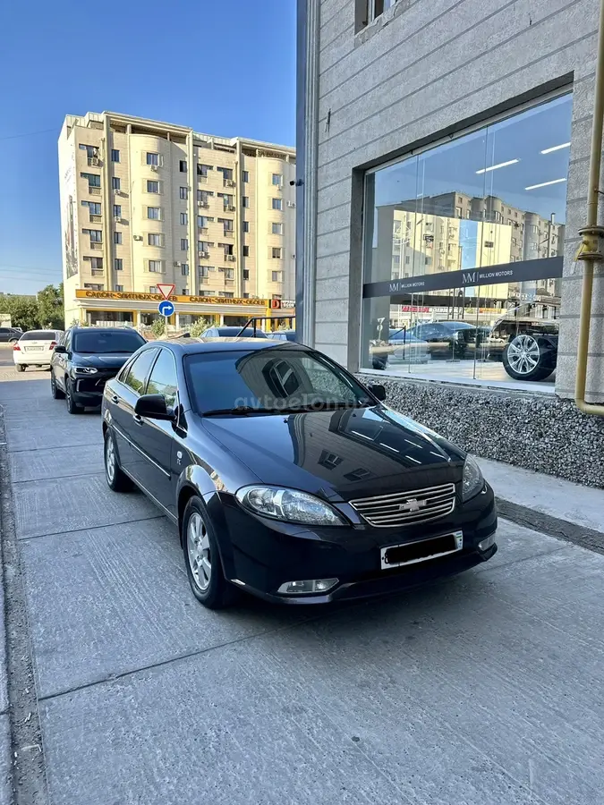 Chevrolet Gentra,  1 позиция Газ-бензин