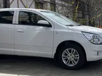 Белый Chevrolet Cobalt, 4 позиция 2024 года, КПП Автомат, в Ташкент за 11 700 y.e. id6753560