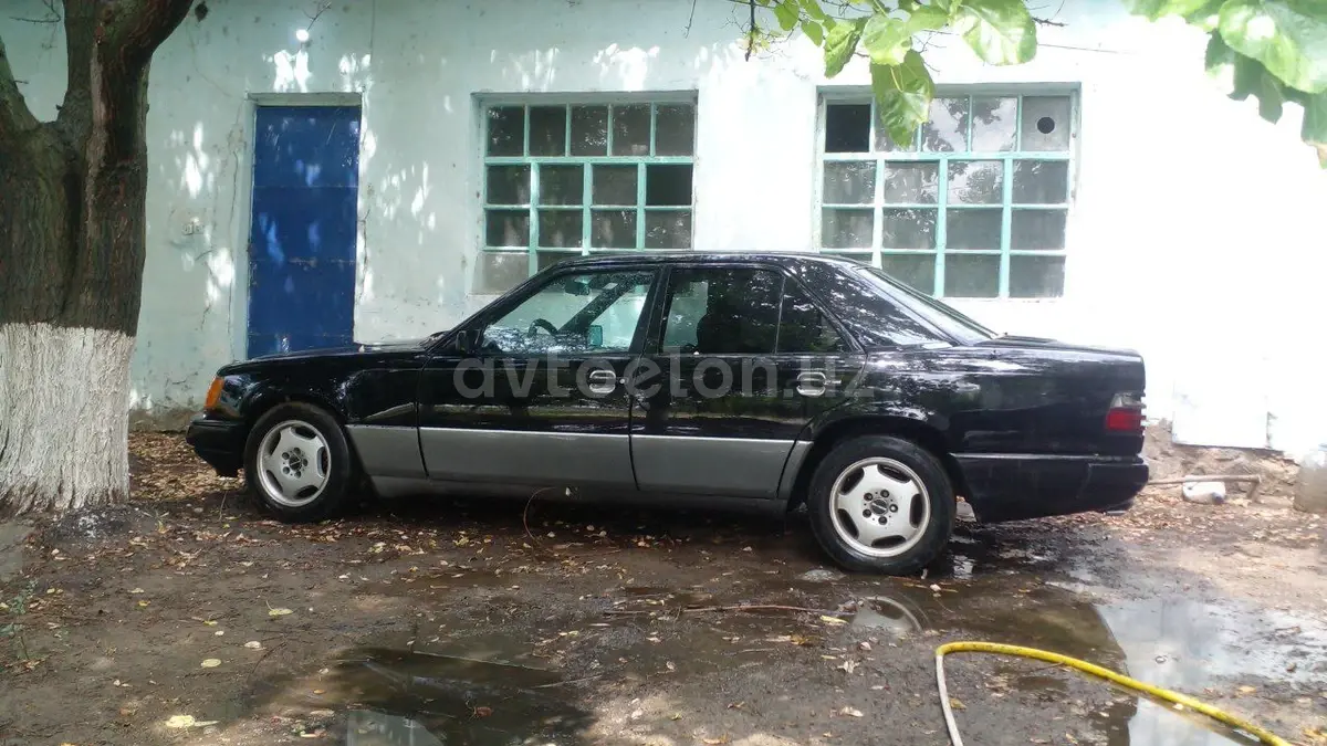 Mercedes-Benz E 230