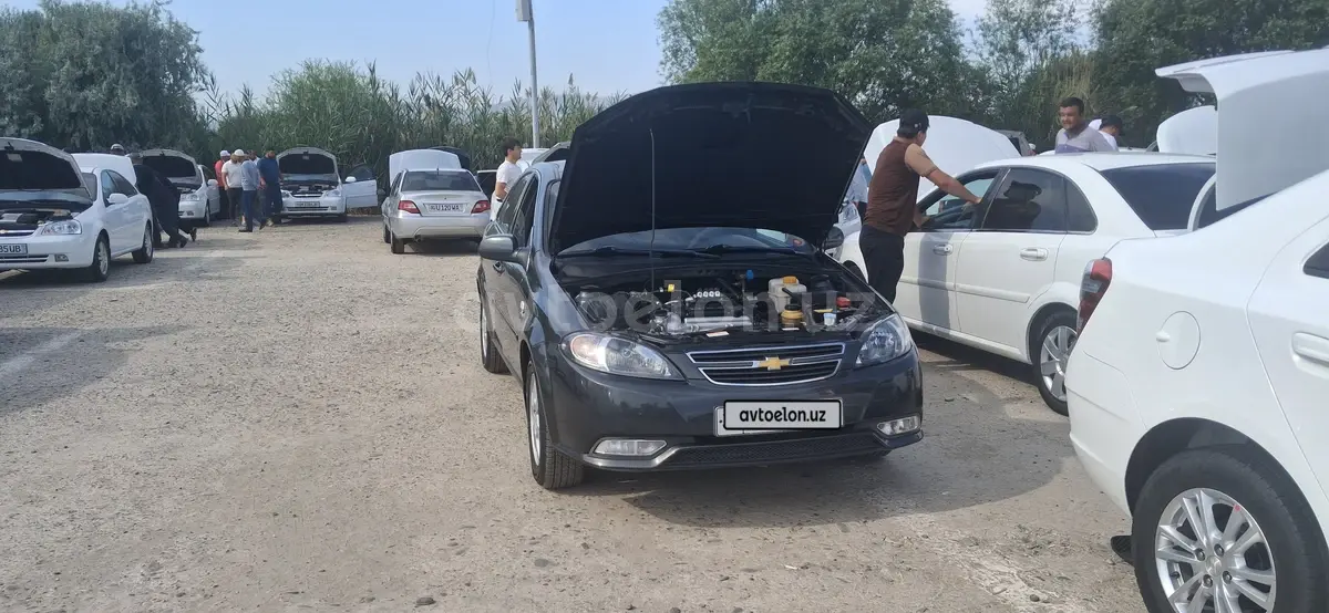 Chevrolet Gentra,  1 позиция Газ-бензин