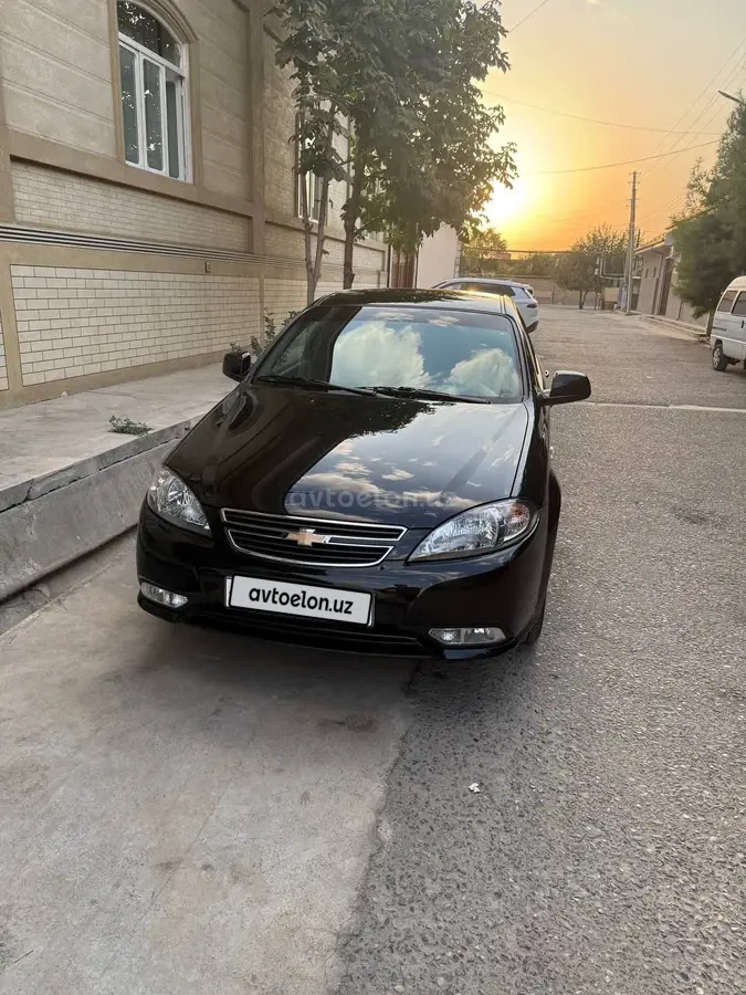 Chevrolet Gentra,  1 позиция Газ-бензин