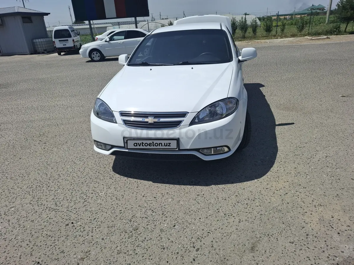 Chevrolet Gentra,  1 позиция Газ-бензин