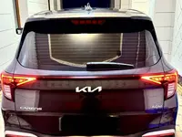 Мокрый асфальт Kia Carens 2025 года, КПП Автомат, в Ташкент за 24 000 y.e. id7486271