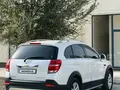 Белый Chevrolet Captiva, 4 позиция 2017 года, КПП Автомат, в Джизак за 16 500 y.e. id7614812