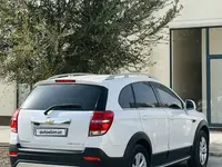Белый Chevrolet Captiva, 4 позиция 2017 года, КПП Автомат, в Джизак за 16 500 y.e. id7614812