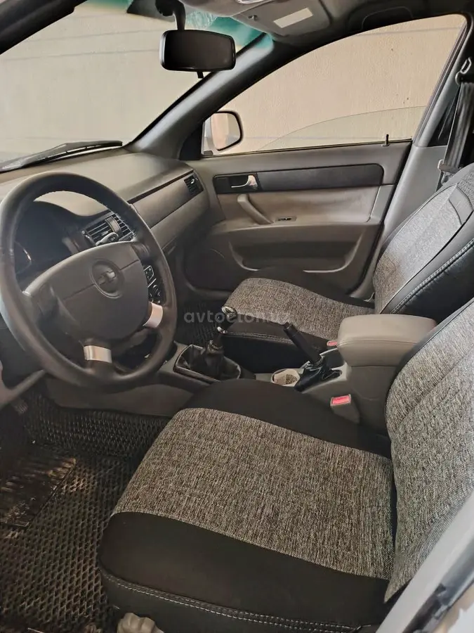 Chevrolet Gentra,  1 позиция Газ-бензин