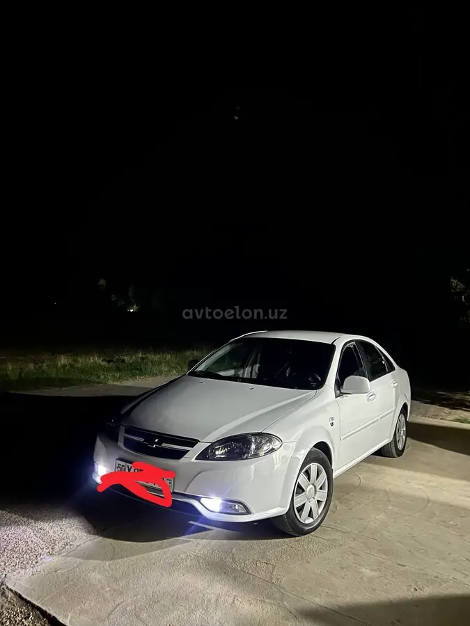 Chevrolet Gentra,  1 позиция Газ-бензин