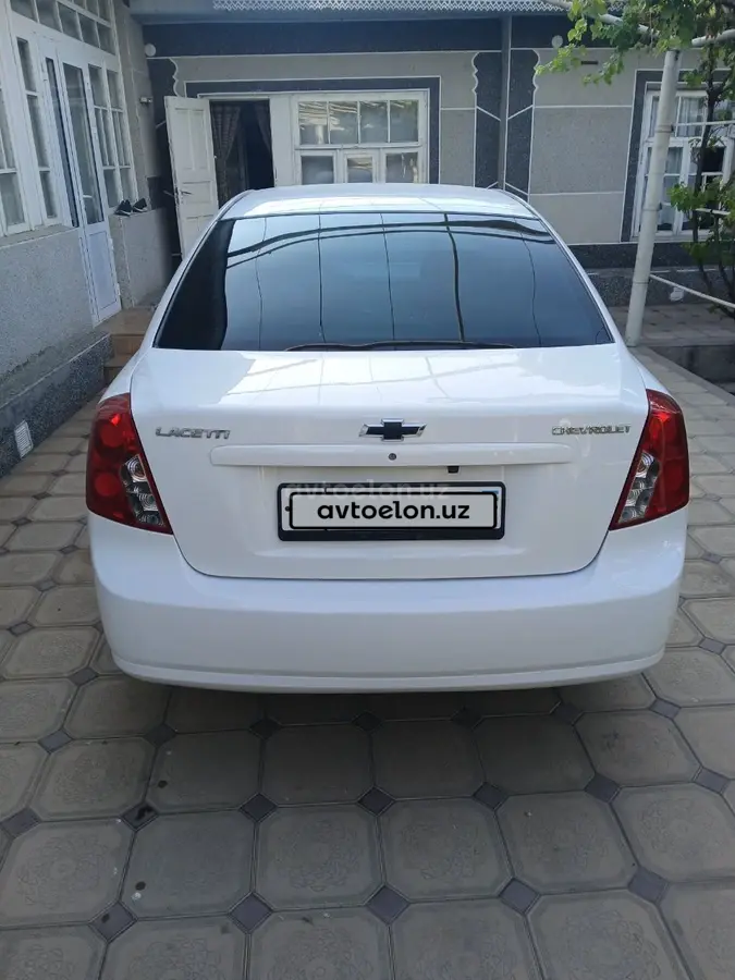 Chevrolet Gentra,  1 позиция Газ-бензин