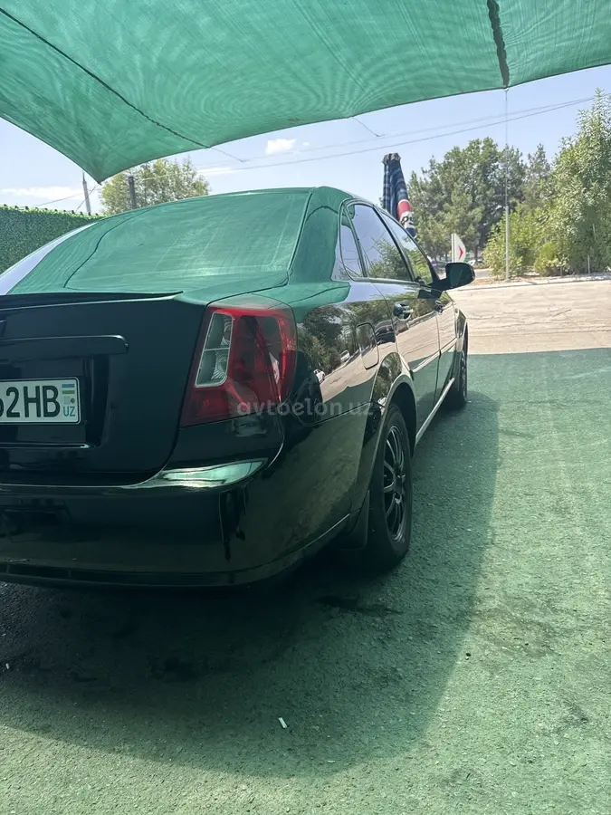 Chevrolet Gentra,  1 позиция Газ-бензин