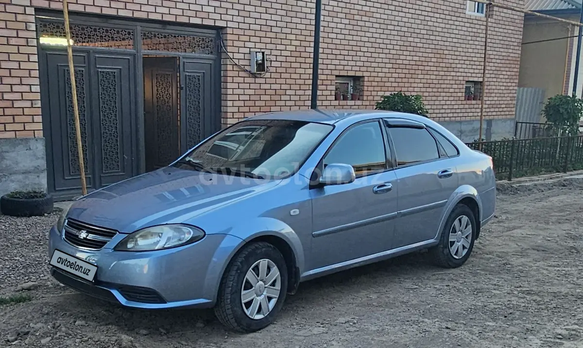 Chevrolet Gentra,  1 позиция Газ-бензин