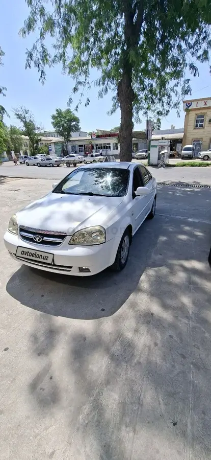 Daewoo Lacetti,  1 позиция Газ-бензин