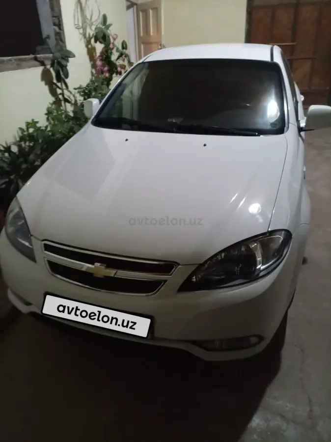 Chevrolet Gentra,  1 позиция Газ-бензин