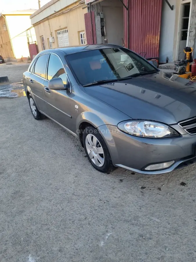 Chevrolet Gentra,  1 позиция Газ-бензин