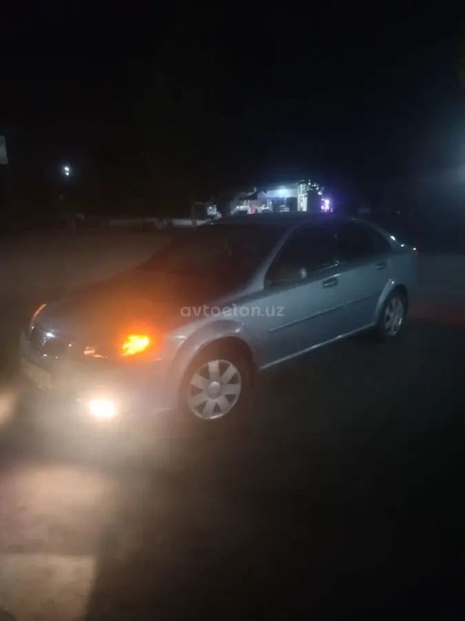 Chevrolet Gentra,  1 позиция Газ-бензин