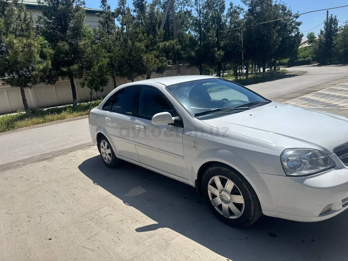 Chevrolet Lacetti,  1 позиция Газ-бензин