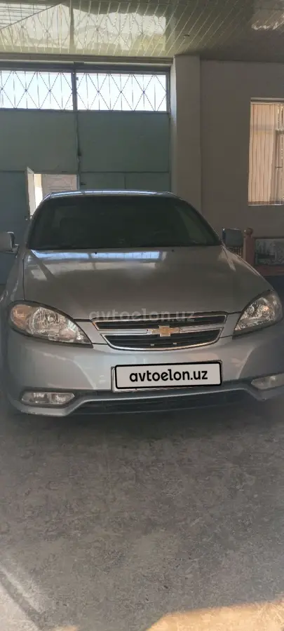 Chevrolet Gentra,  1 позиция Газ-бензин