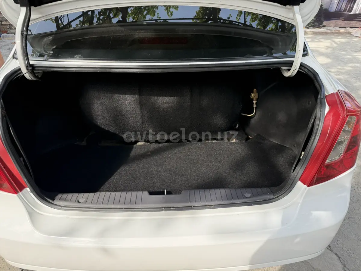 Chevrolet Lacetti,  1 позиция Газ-бензин