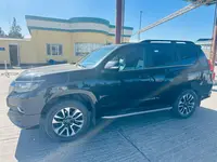 Черный Toyota Land Cruiser 2023 года, КПП Автомат, в Нукус за 62 000 y.e. id7590941