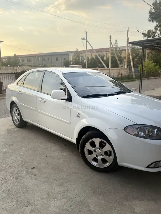 Chevrolet Gentra,  3 позиция