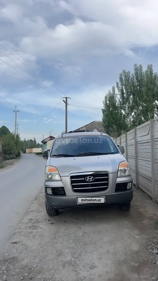 Hyundai Starex