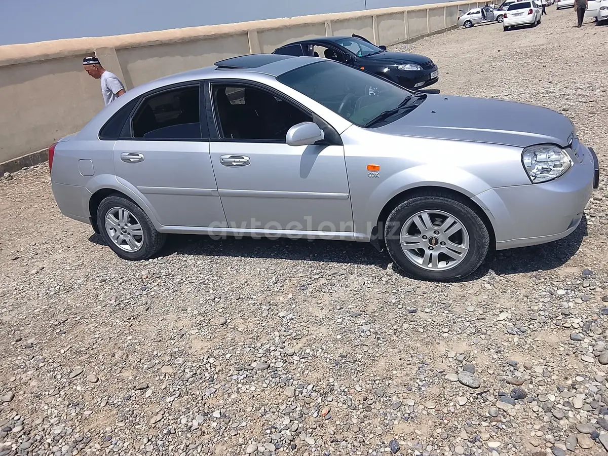 Chevrolet Lacetti,  1 позиция Газ-бензин