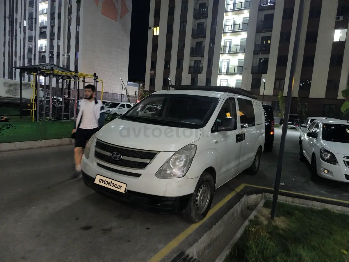 Hyundai Starex