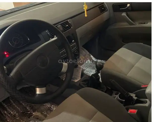 Chevrolet Gentra,  1 позиция Газ-бензин